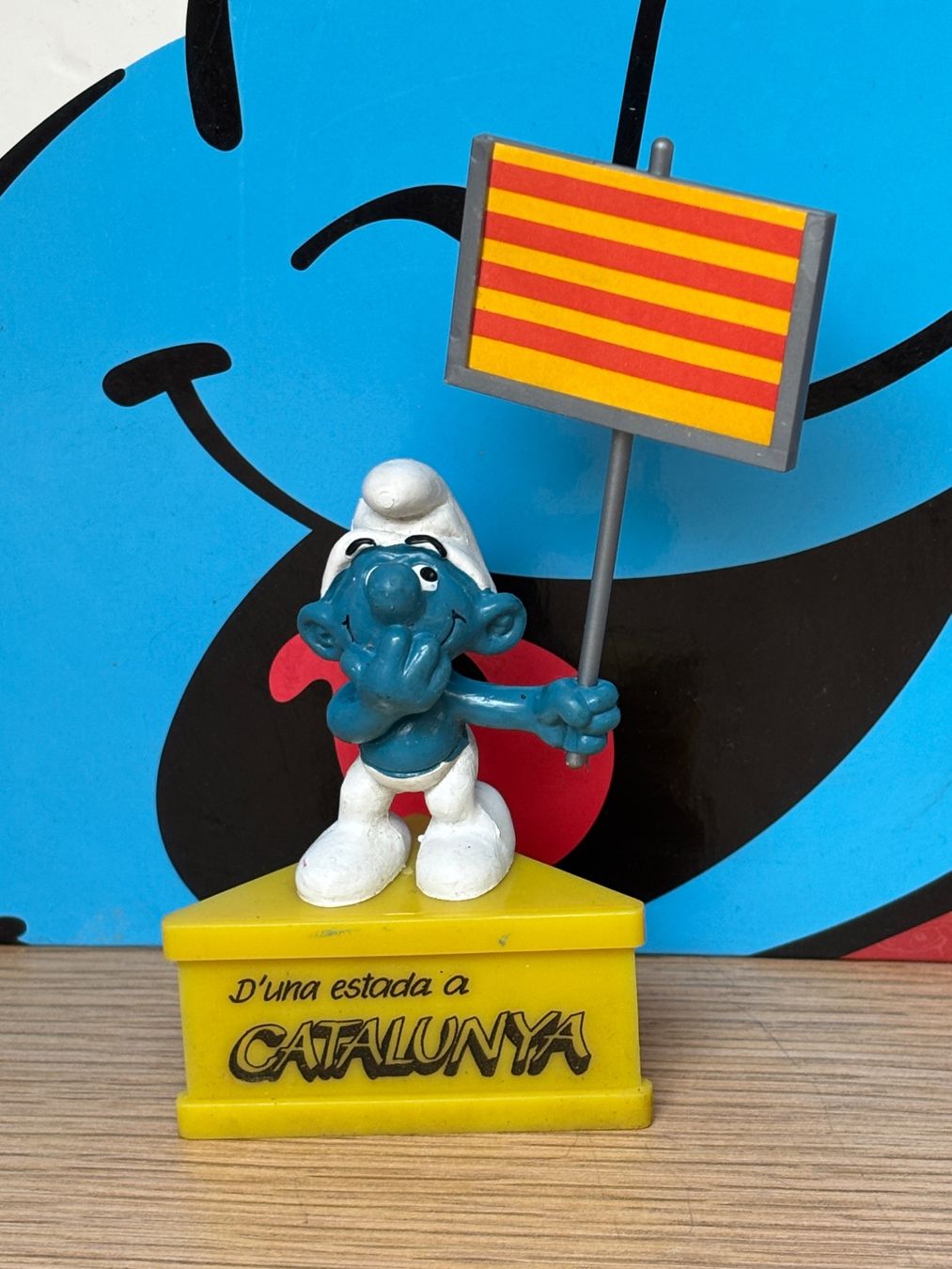 Schleich Figuren: Schlumpf auf Werbesockel "Catalunya" – Gebraucht aus Lyss von Duckszone