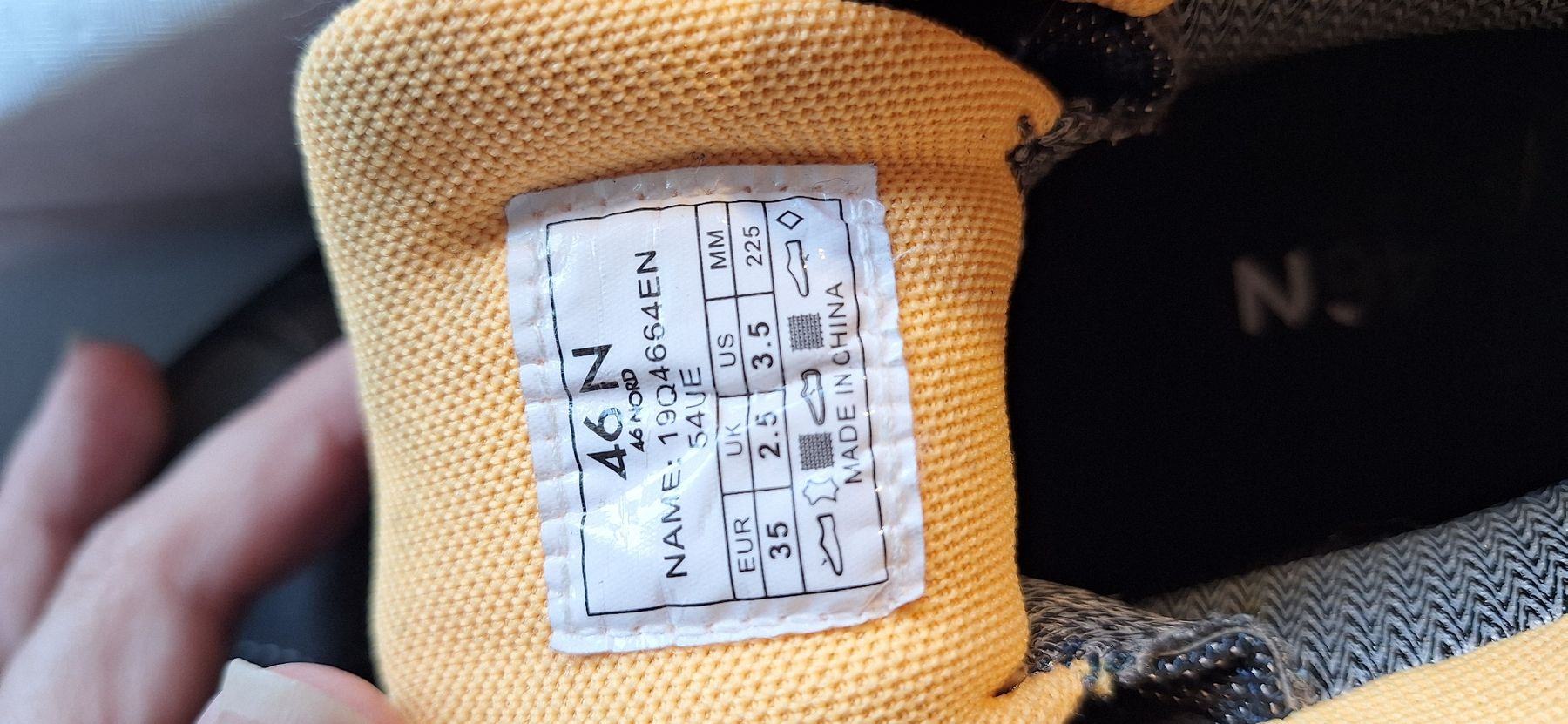 Abbigliamento: Wanderschuhe Gr. 35 – Usato da Innertkirchen venduto da mar_km9t 1