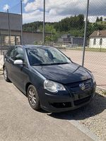 VW Polo 5-türig dunkelgrau defekt