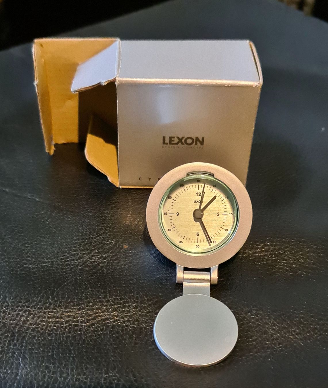 Lexon Sveglie: Lexon Cyber Line Design Konzept Analoger Wecker Silber – Nuovo e nell'imballaggio originale da Zürich venduto da prontoxxx