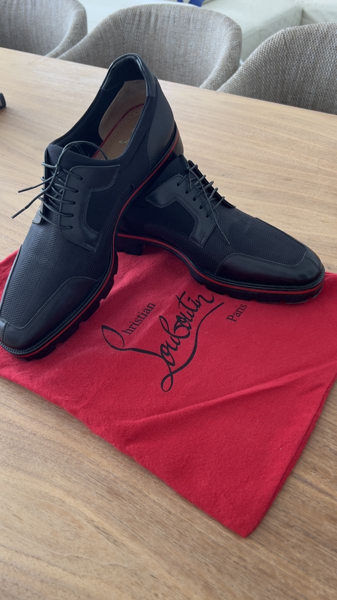 Christian Louboutin Herrenschuhe: Chaussure Louboutin homme taille 41 – Gebraucht aus Geneve von jsa_62f2