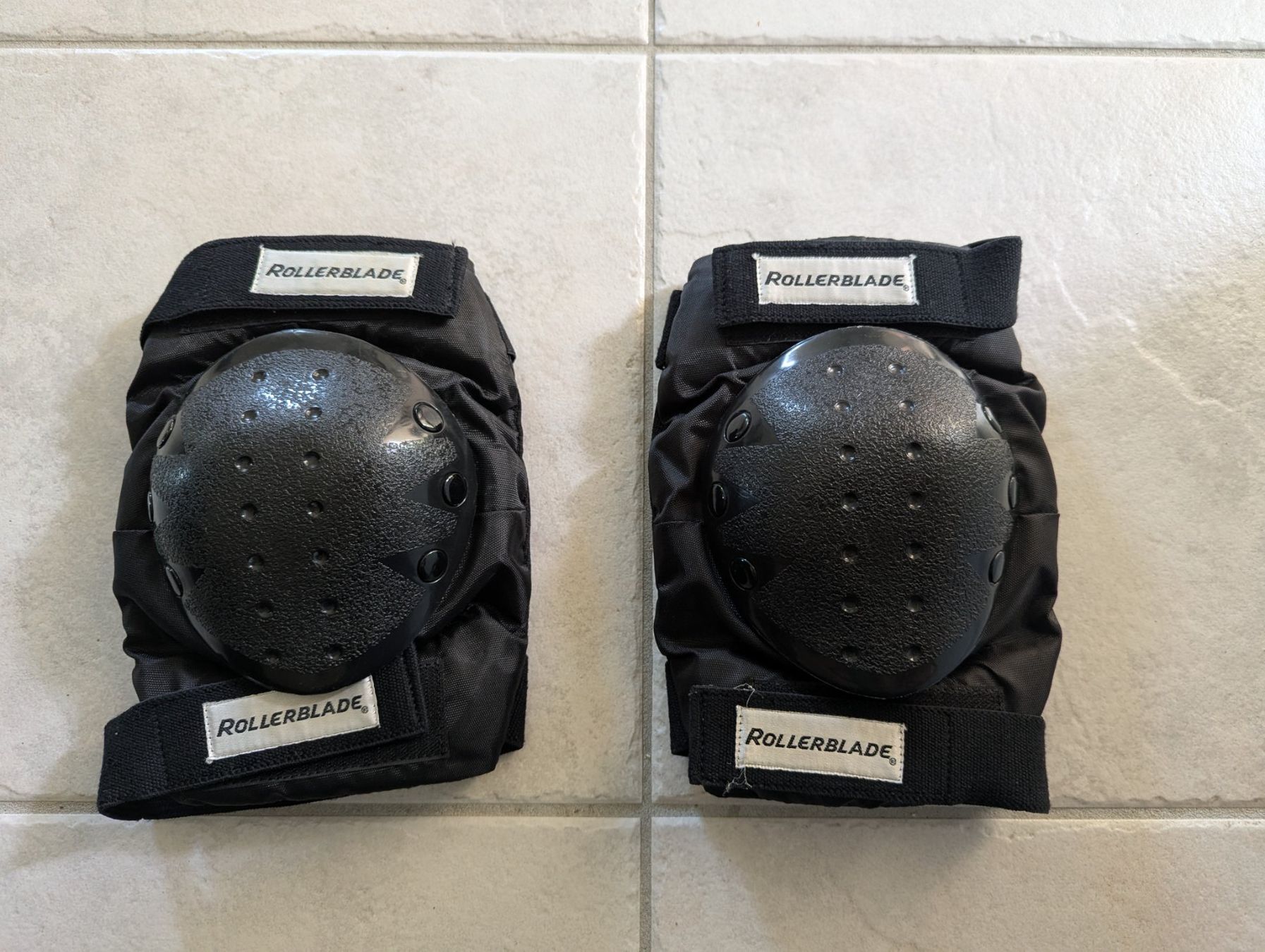 Protections: Rollerblade Knieschoner – D'occasion à Niederglatt ZH par Dgeiss