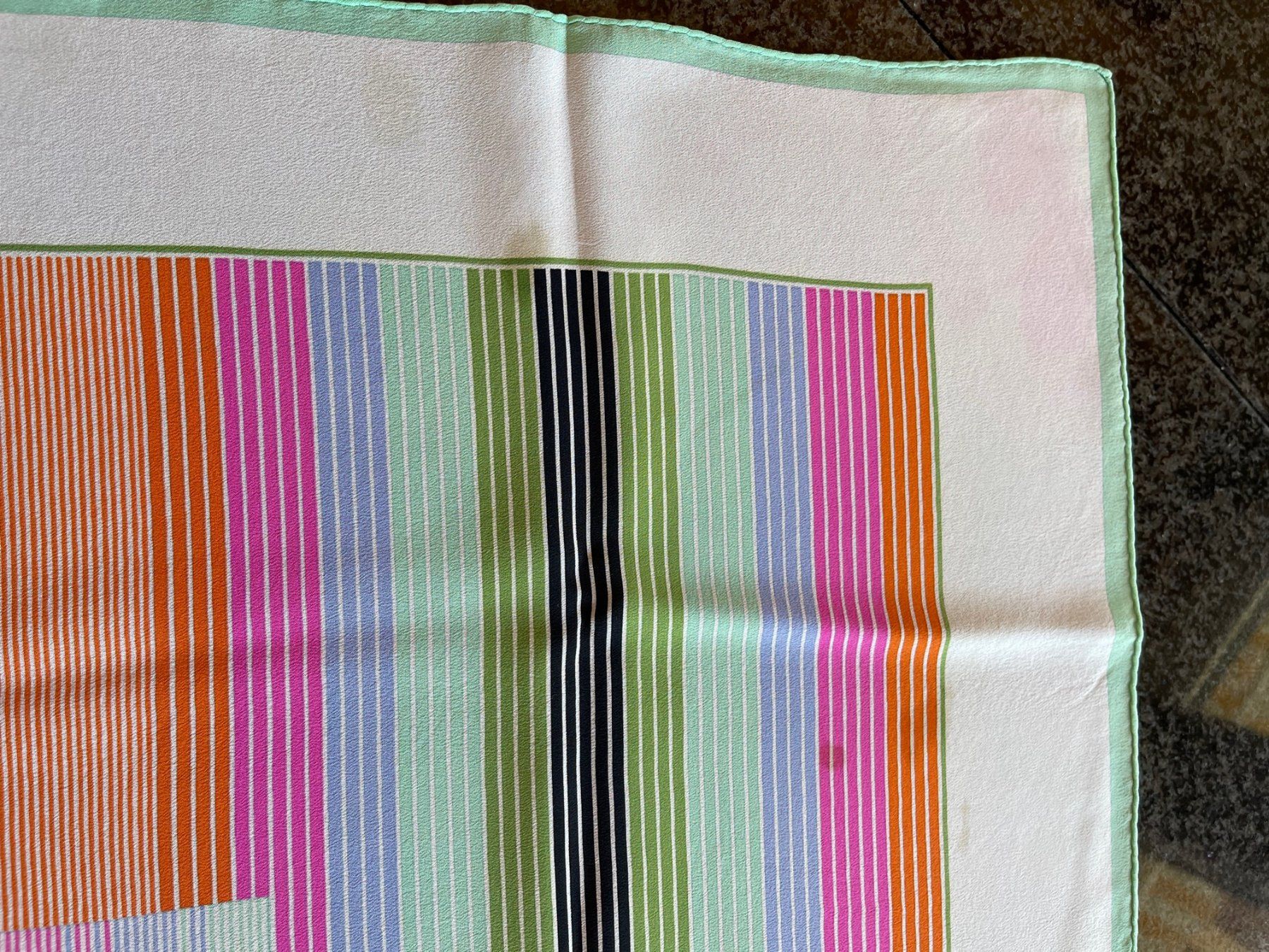 Dior Foulard & Sciarpe: Foulard Christian DIOR – Usato da La Croix (Lutry) venduto da Sporades 9