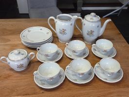 Kaffee- Teeservice 21-teilig, VSK/UVC mit zartem Blumendekor