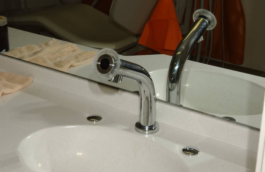 Armaturen: Miscea Sensor Wasserhahn classic – Gebraucht aus Pfeffingen von rov_9frp 3