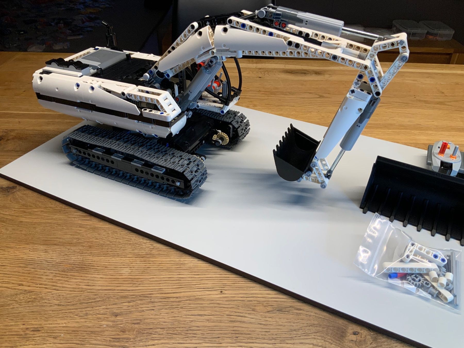 Lego Kit di costruzioni: LEGO Technic 8043 Motorized Excavator White Edition – Nuovo (secondo la descrizione) da Tagelswangen venduto da rotsi 7