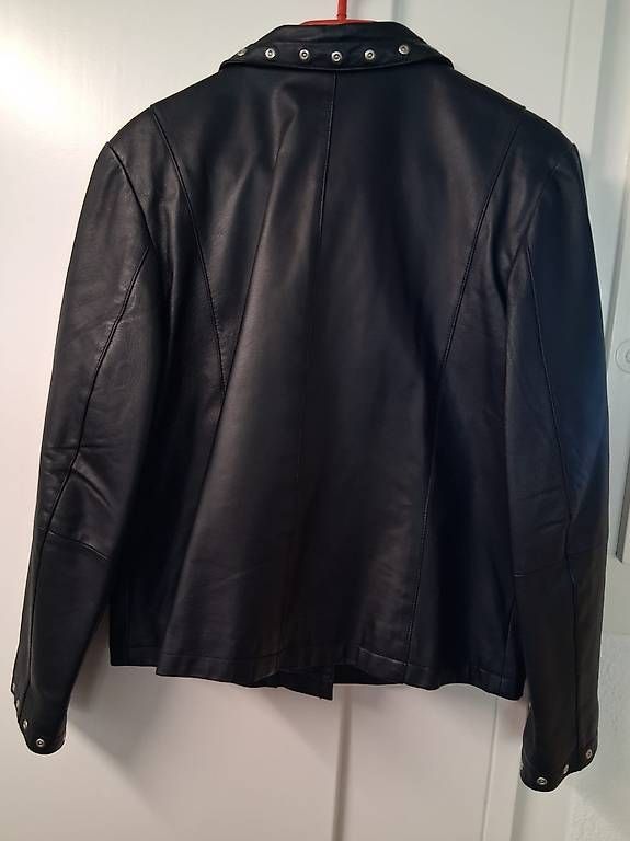 Giacche: Damen Lederjacke – Usato da Horgen venduto da cla_bv5q 1