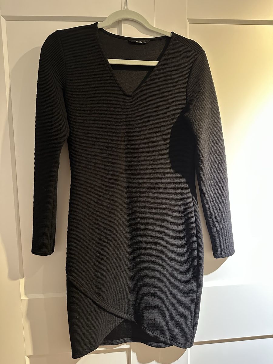 Only Vestiti: Schwarzes ONLY Kleid, Grösse M, neuwertig – Usato da Wetzikon ZH venduto da eli_k7fq