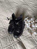 Kinderstiefel H&M Lackoptik schwarz Grösse 24 neuwertig
