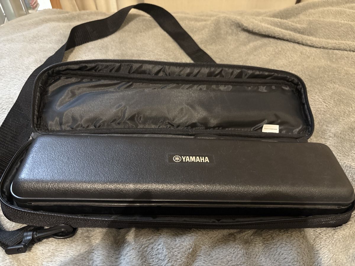 Yamaha Strumenti musicali: Flûte traversière 281 argentée avec étui rigide Yamaha – Nuovo (secondo la descrizione) da Chêne-Bourg venduto da and_66gg 1