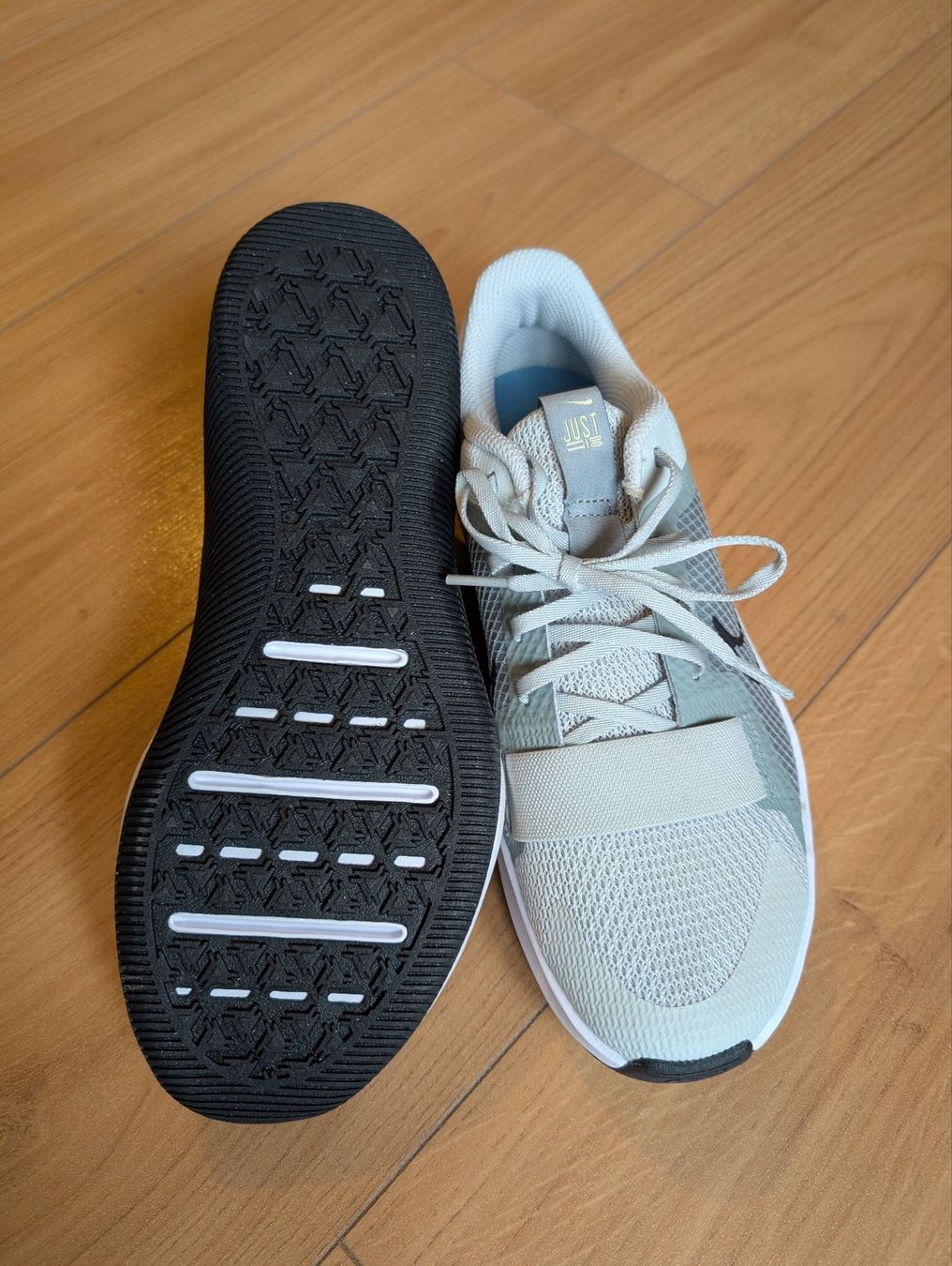 Nike Herrenschuhe: Nike Turnschuhe – Neu (gemäss Beschreibung) aus Wädenswil von Eicca 2