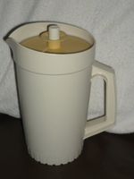 TUPPERWARE KRUG