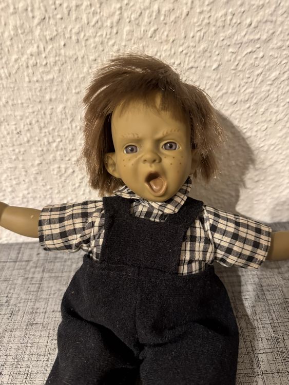 Süsse Sammlerpuppe mit Latzhose sucht neues Zuhause 2