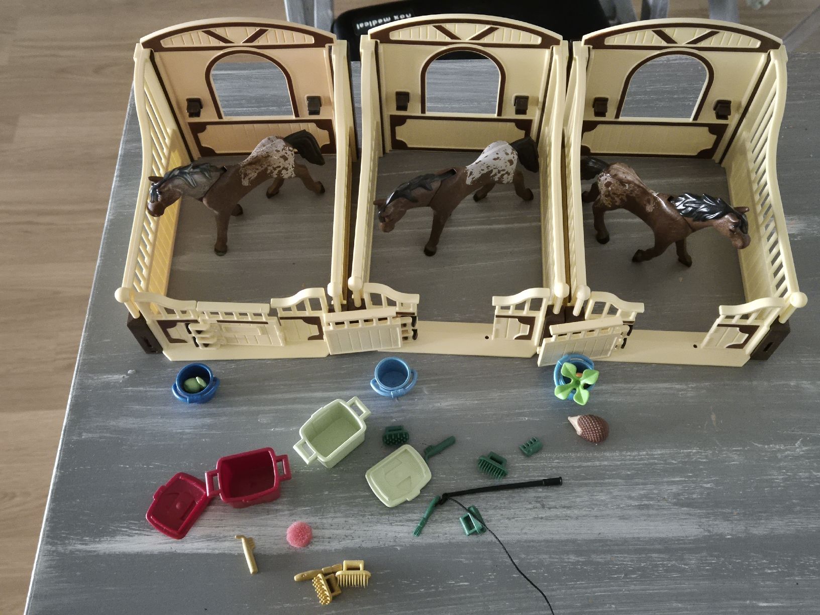 Playmobil Giocattoli: Pferde mit Boxen, Putzutensilien – Usato da Fahrweid venduto da Fischwasser6 3