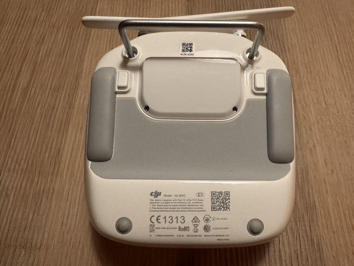 DJI RC Kits de montage: DJI Phantom 4 Pro drone with controller and props – D'occasion à Obfelden par Wi_matthias 1