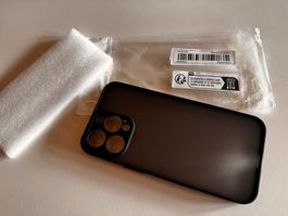 iPhone 15 Pro Max Hülle Schwarz Matt, transparent, neuwertig