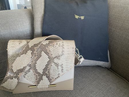 Neue Handtasche, nie benutzt. Masse siehe Fotos.