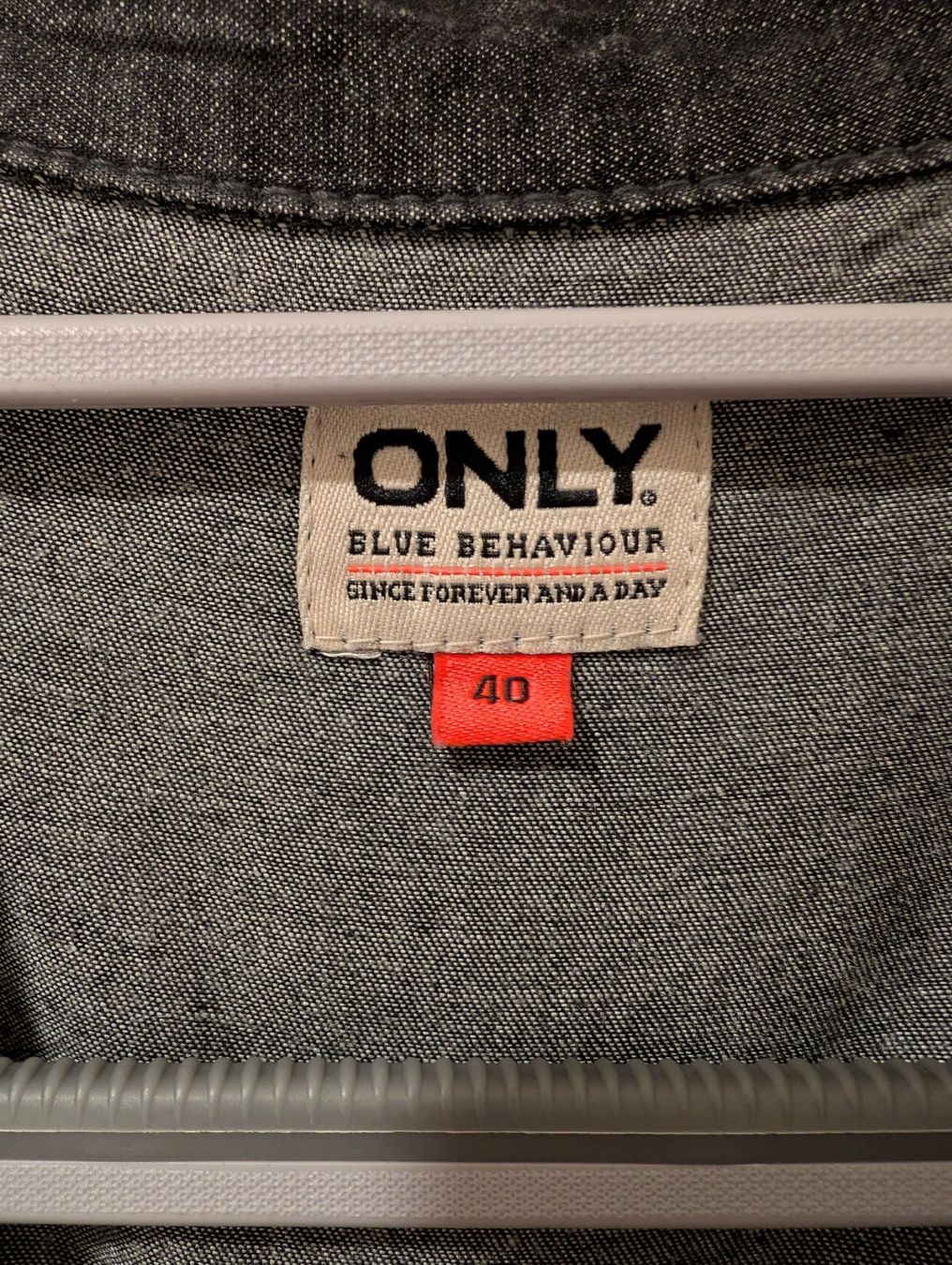 Only Camicette: Graue Jeansbluse ONLY Gr. 40 – Usato da Schönenwerd venduto da sal_75dx 4