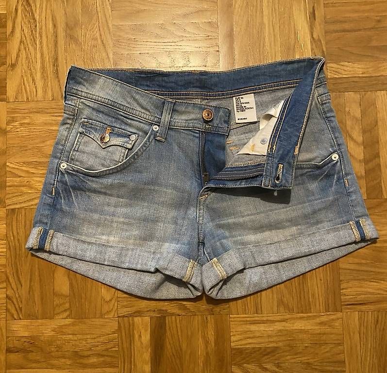 H&M Jeans: Short en Jeans H&M taille S/36. comme neuf – Neuf (Voir description) à Lausanne par loi_8msc