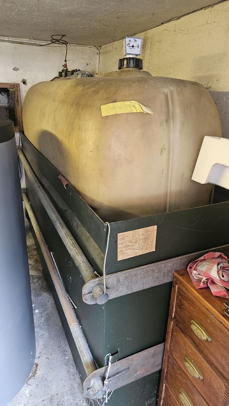 Riscaldamento: 2000ltr Öltank mit Auffangwanne – Usato da Luzern venduto da sprudelkoenig