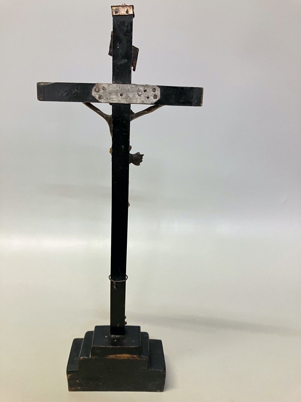 Statuette: Antikes Standkreuz Kruzifix. – Usato da Horw venduto da luzernicus 6