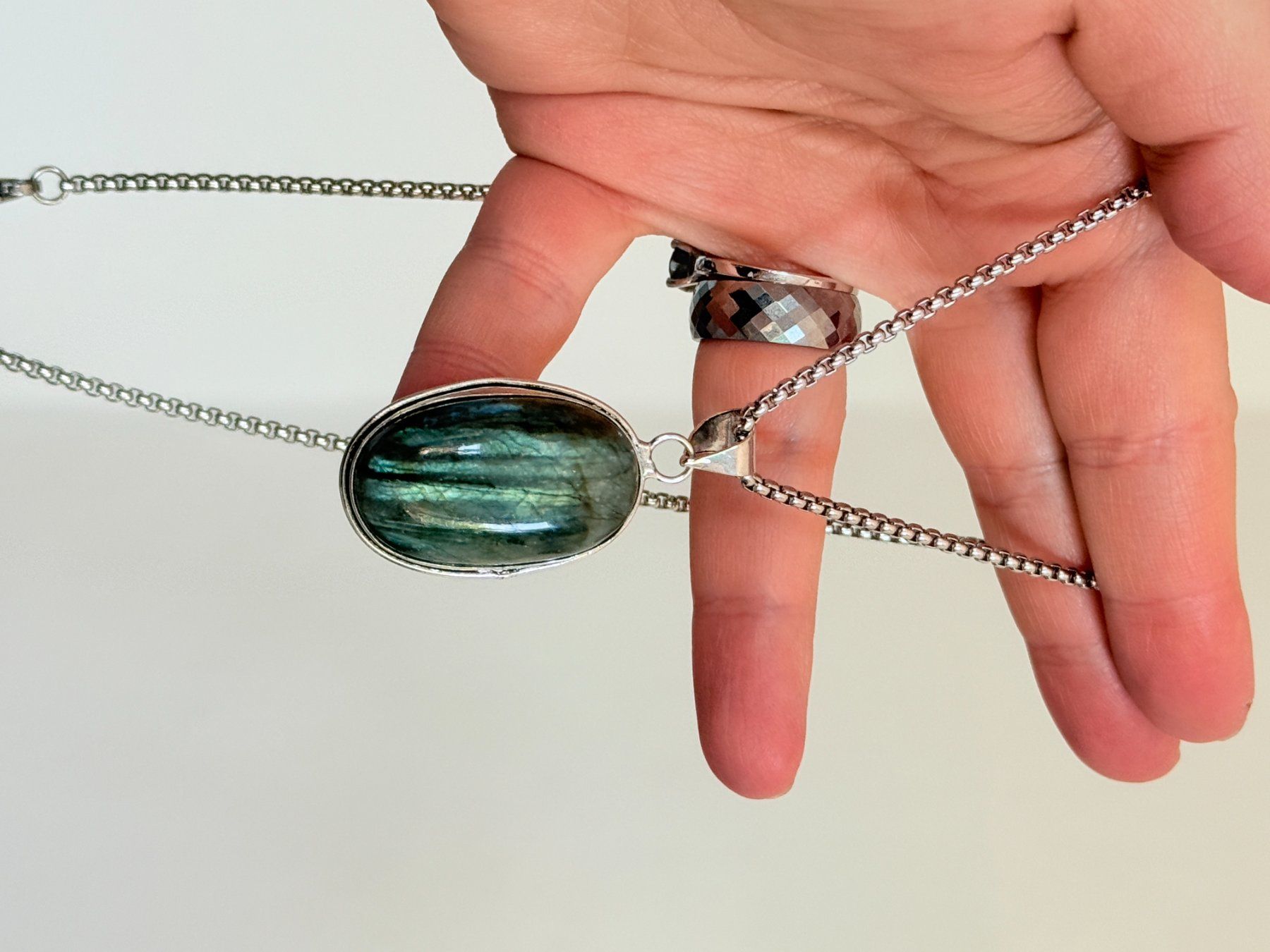 Ketten: Collier avec Labradorite – Neu und originalverpackt aus Genève von AWWA 2