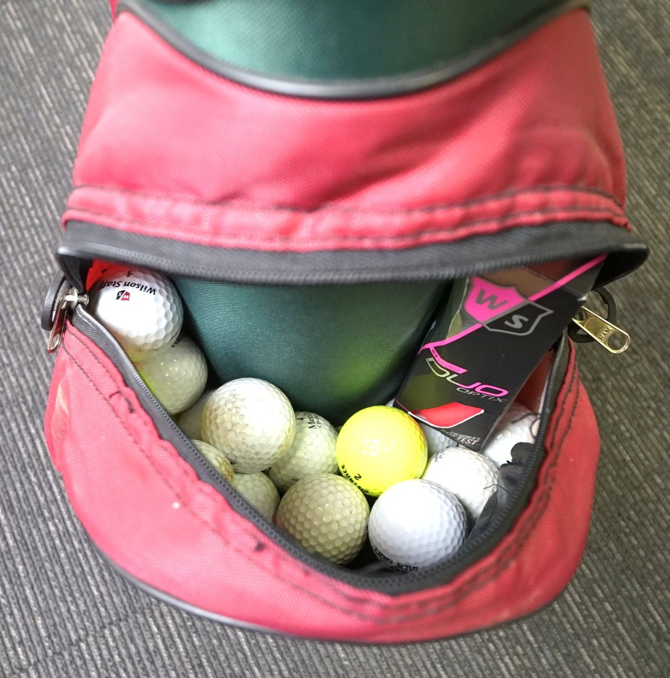Mazze & Set: Golftasche mit Schläger und Zubehör – Usato da Volketswil venduto da brockipfannenstil 4