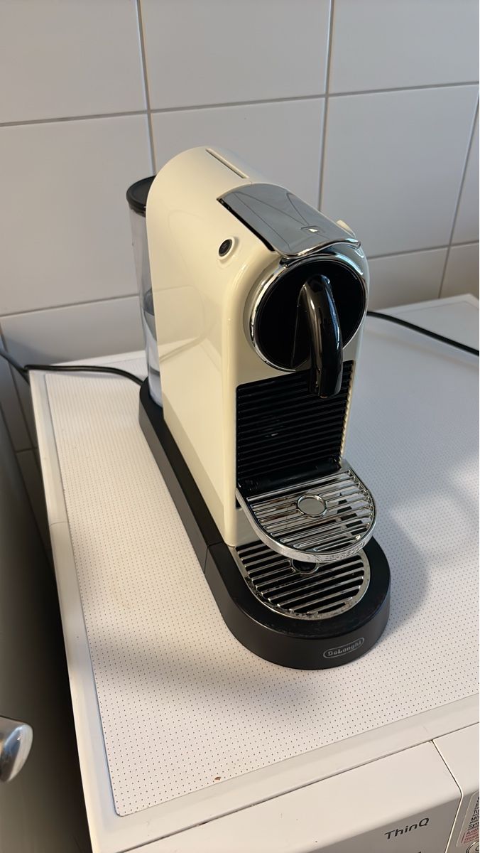 De'Longhi Machines à café & Machines à expresso: Machine à café Nespresso DeLonghi Cream – D'occasion à GENÈVE par Gaasss