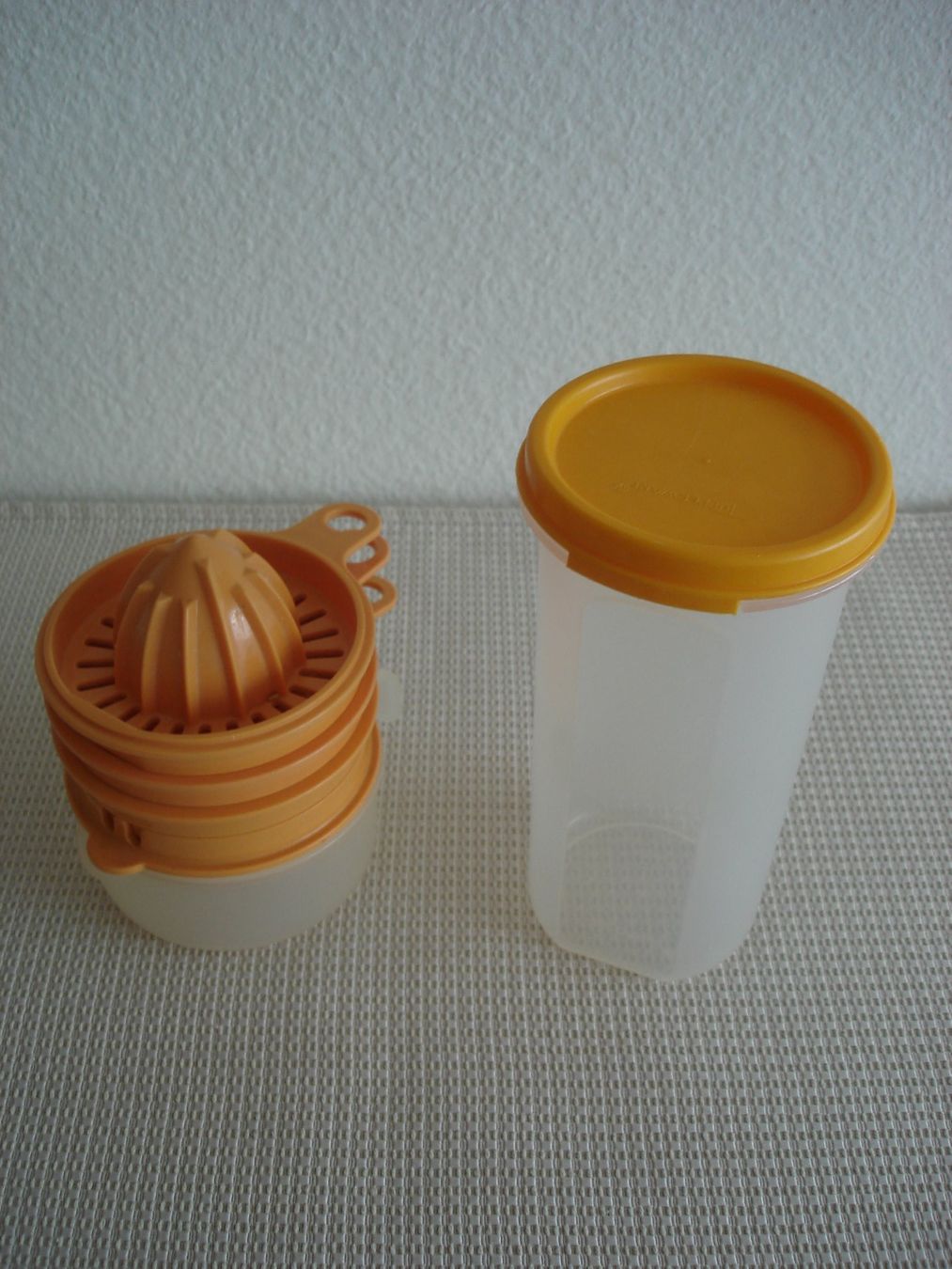Tupperware Contenitori & Simili: Tupperware Küchenperle 3-IN-1 Küchenhelfer & Behälter 650ml – Usato da Regensdorf venduto da anna059