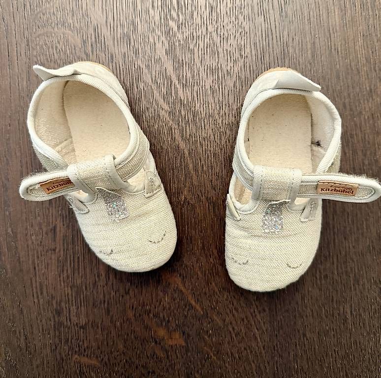 Schuhe für Jungen: Hausschuh Living Kitzbühel, Grösse 23 – Gebraucht aus Bottighofen von Verkauf_TG 1