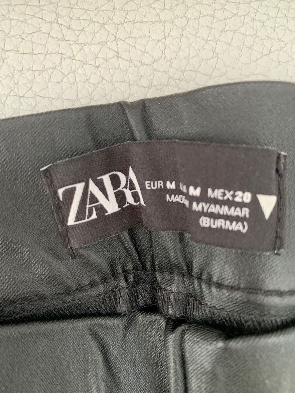 Zara Leggings: Damen legins ZARA – Usato da Nürensdorf venduto da and_5tlm 1