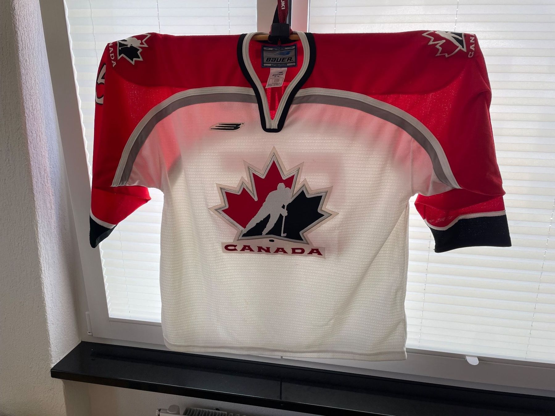 Bauer Leibchen & Hosen: Eishockey Trikot – Gebraucht aus Hünenberg von bahnsidi 2