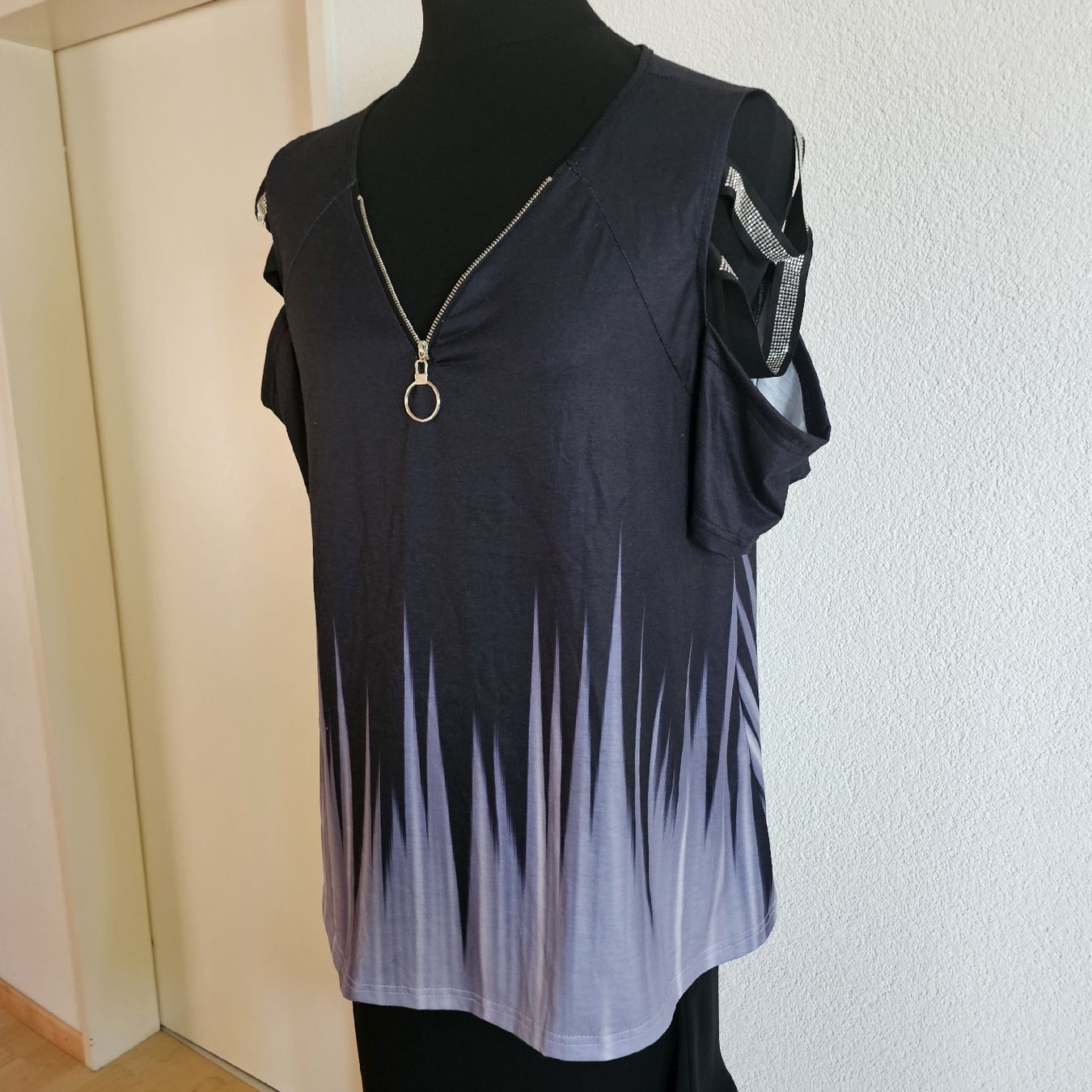 T-shirt: spezieles oberteil gr XXL  – Nuovo e nell'imballaggio originale da wolfhalden venduto da 46464646 4