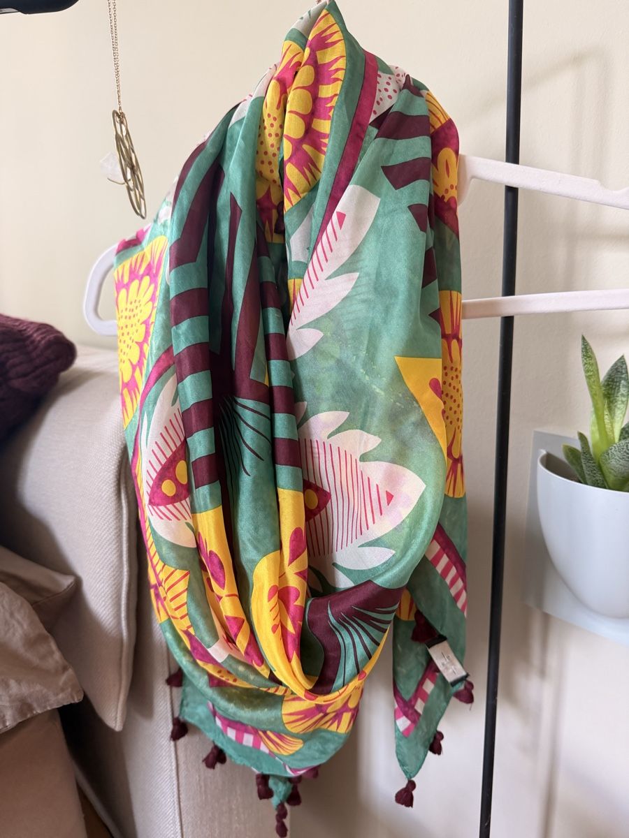 Max Mara Foulard & Sciarpe: Weekend MaxMara Scarf 100% silk Tassels Summer Boho – Nuovo (secondo la descrizione) da Männedorf venduto da iza04 1