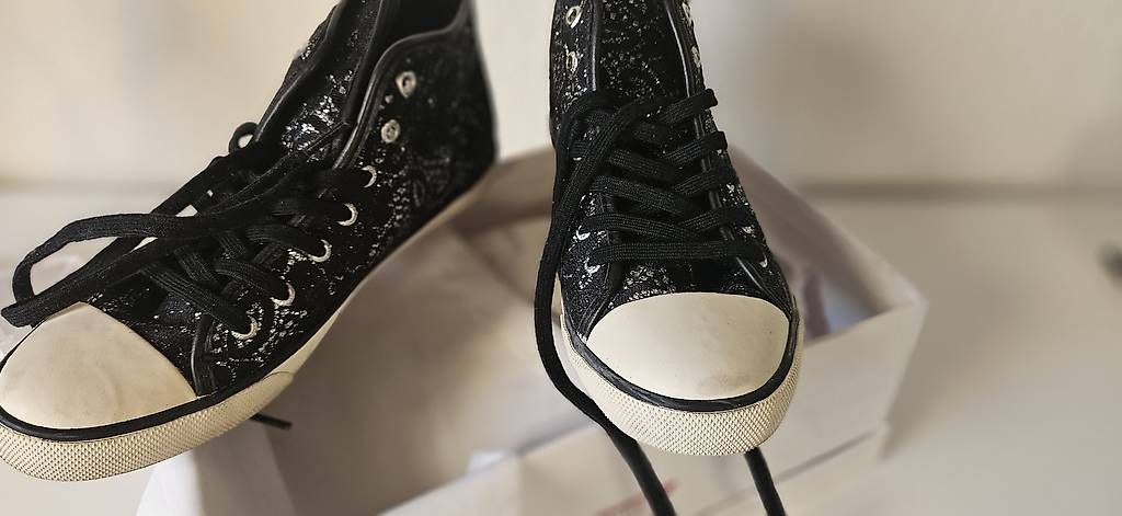 Scarpe da donna: Guess Sneakers  – Usato da Subingen venduto da BlueAngel25