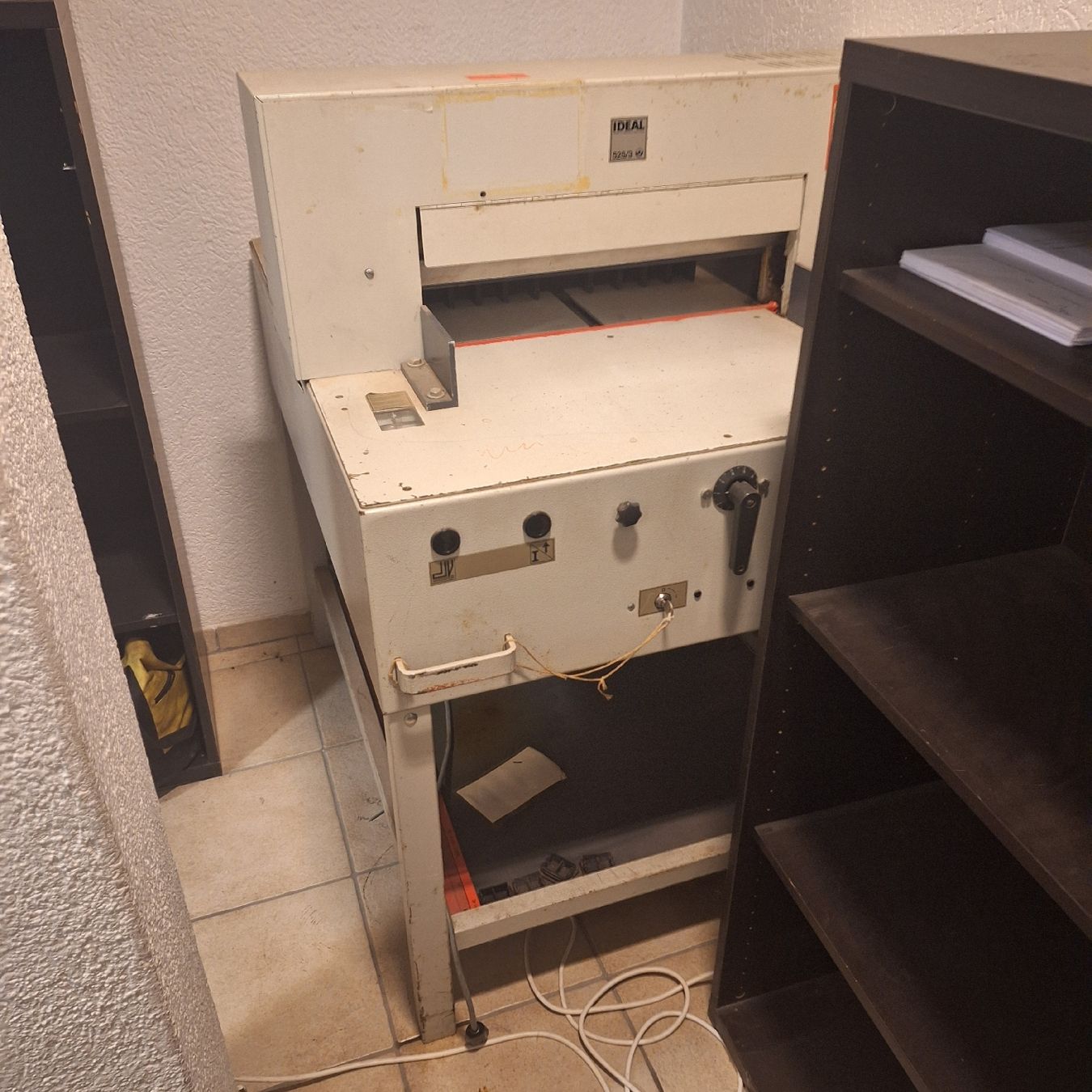 Alle Maschinen: Schneidemaschine IDEAL 525/3 – Gebraucht aus Basel von Kunterbunt12 2