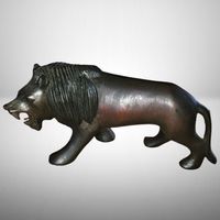 🦁 Majestätische Eleganz: Handgeschnitzter Ebenholz-Löwe 🦁