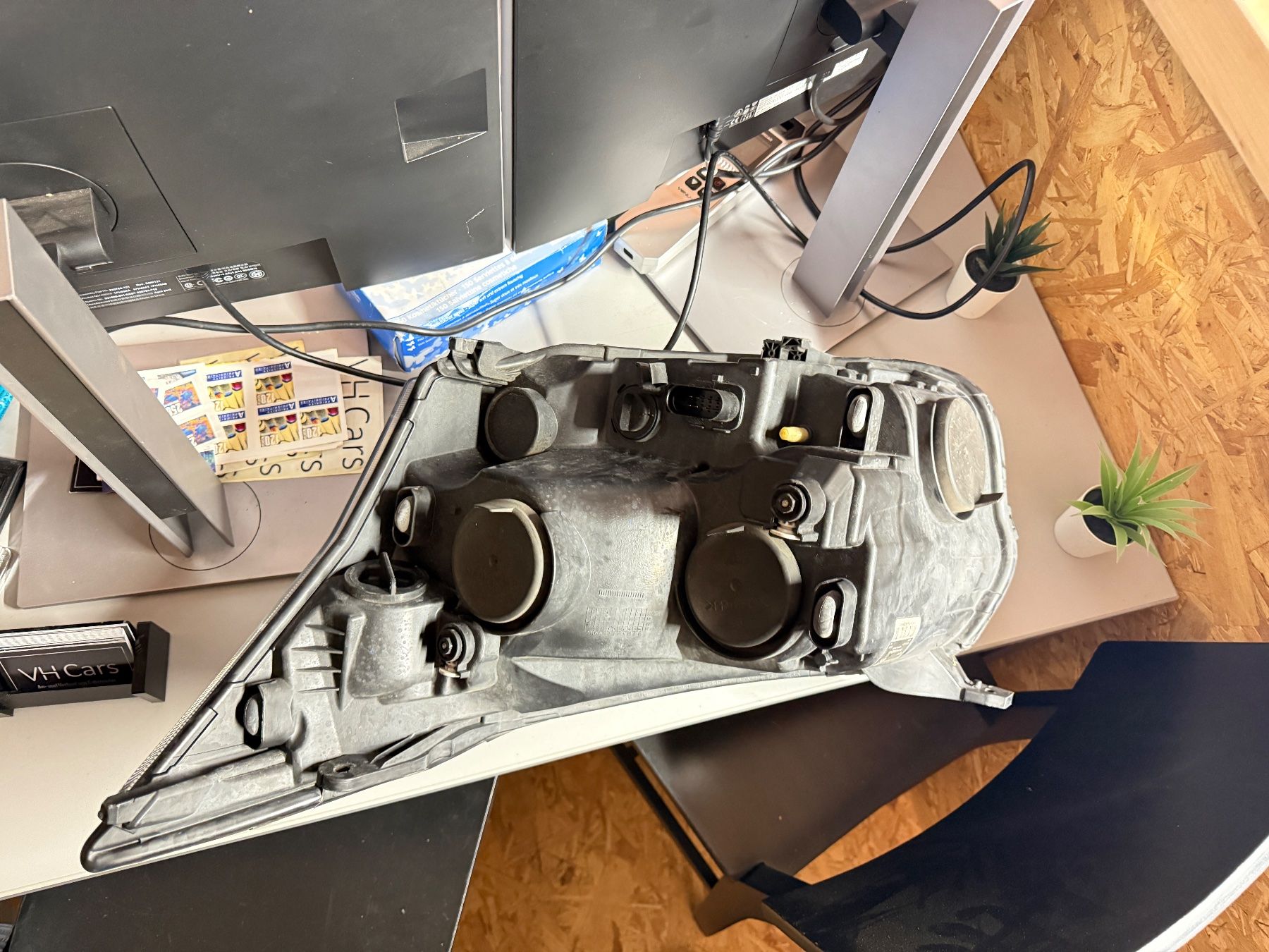 Ford Fari: Ford Transit Scheinwerfer – Usato da Einsiedeln venduto da V8840 4