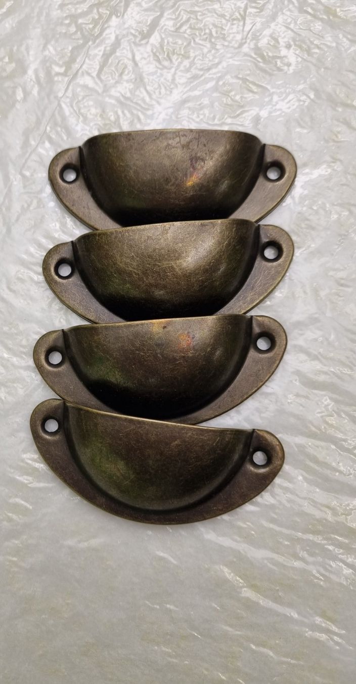 Eisenwaren: 4 STÜCK MUSCHELGRIFFE – Neu und originalverpackt aus Zofingen von Felpa
