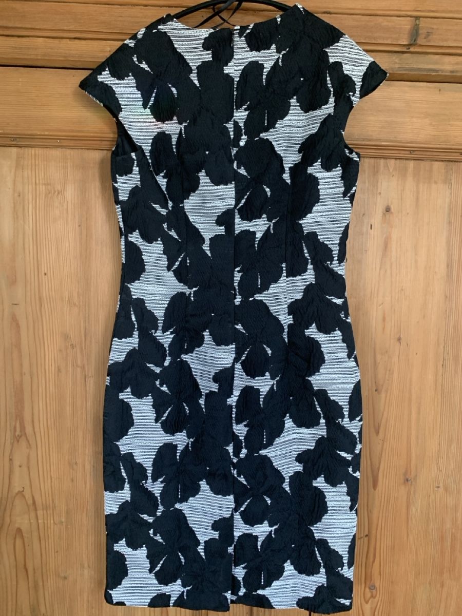 Alba Moda Vestiti: Etuikleid Alba Moda neu, Gr. 34  – Nuovo (secondo la descrizione) da Teufen AR venduto da parazello 1
