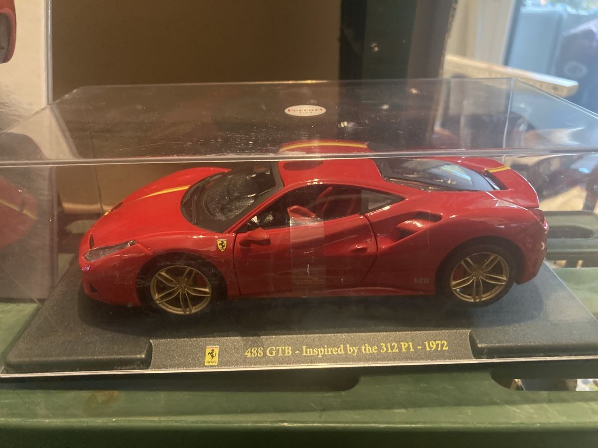 Ferrari Modellini d'auto: Ferrari 488 GTB 1/24 hachette burago – Nuovo (secondo la descrizione) da Versoix venduto da Jeannot57 1