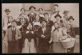 AK Männer und Frauen in Schweizertracht