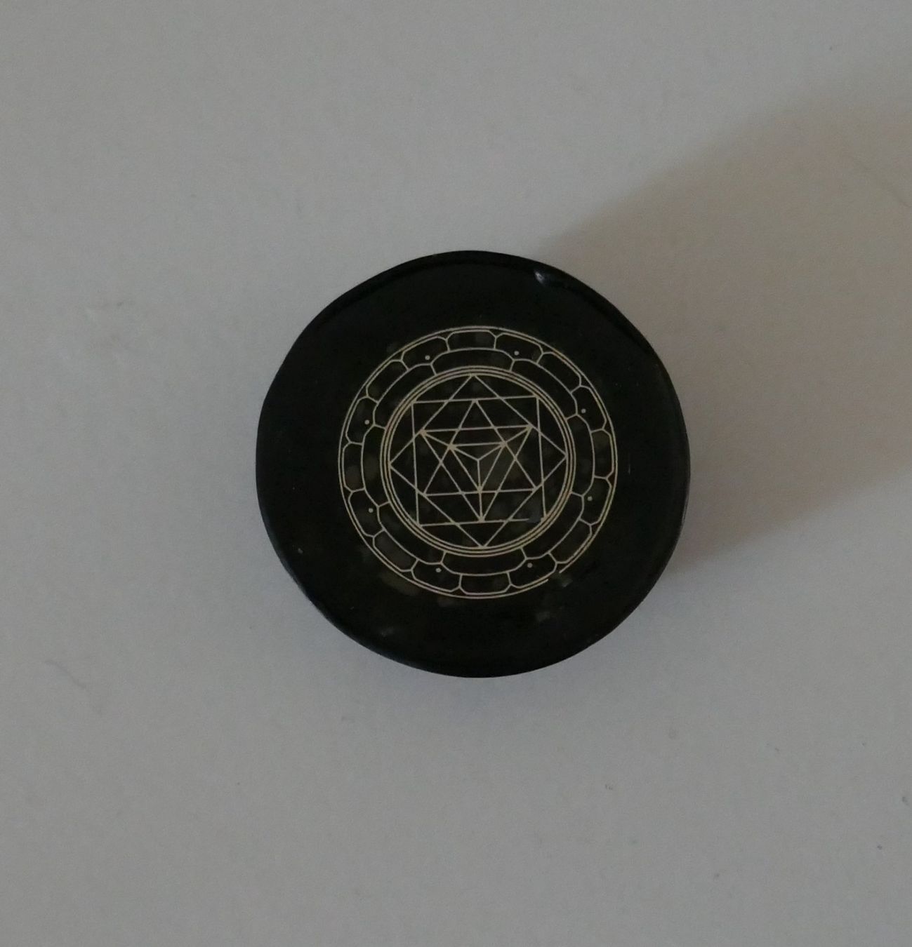 Minéraux & Lithothérapie: Orgonit mit Amethyst, 4 cm Durchmesser – D'occasion à Port par uzuku 2