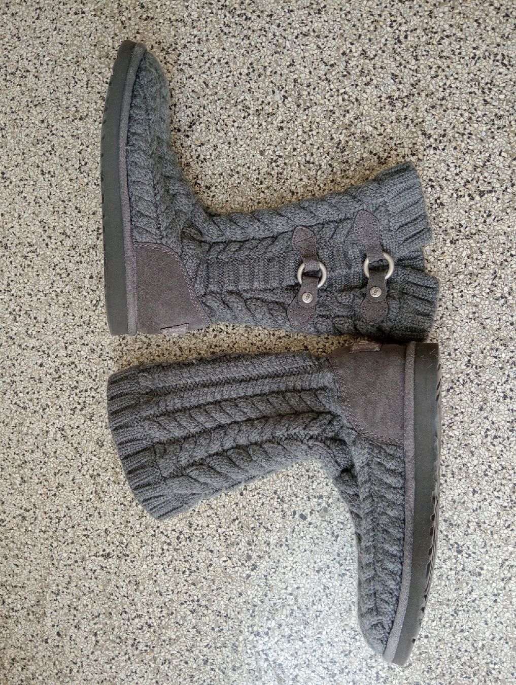 Ugg Scarpe da donna: UGG Tularosa Strick Echtes Lammfell & Wildleder Grau 38 38.5 – Usato da Allschwil venduto da Evgeniia78