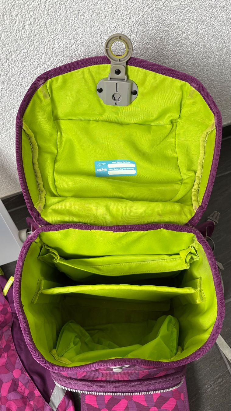 Ergobag Kindertaschen: Ergobag cubo light mit viel Zubehör – Gebraucht aus Rümlang von Loca21 1
