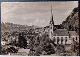 Vaduz mit Kirche, gelaufen, 1961, Liechtenstein