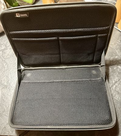 Housse laptop 13” booq – rigide avec rangements
