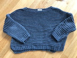 Wunderschöner grauer Strickpullover