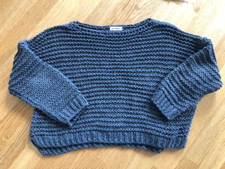 Wunderschöner grauer Strickpullover