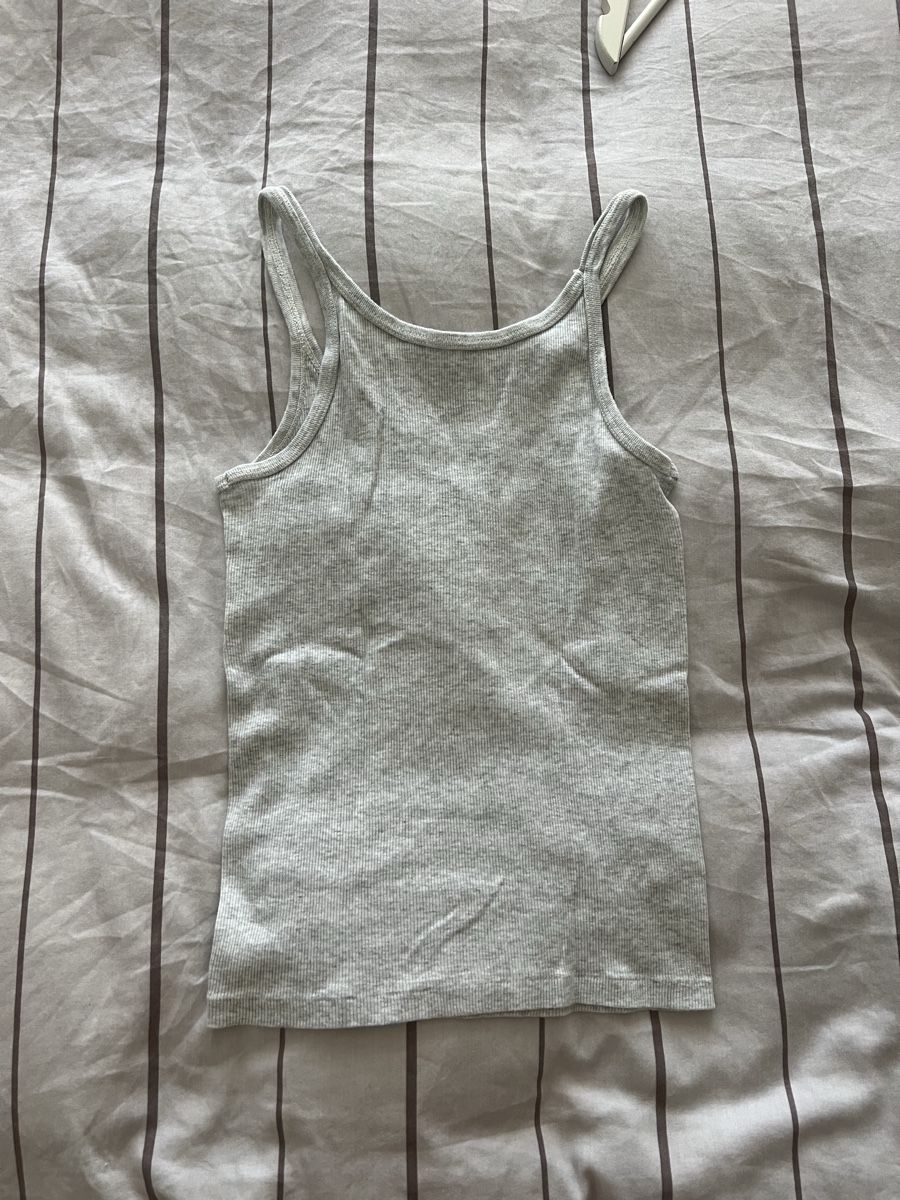 Tops: Tanktop grau Brandy Melville  – Gebraucht aus Wettingen von Jaaani 1